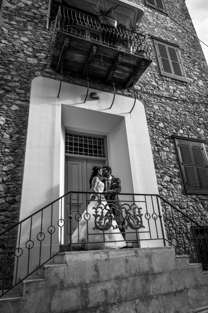 A photoshoot of a bride and groom in Nafplio, Peloponnese.