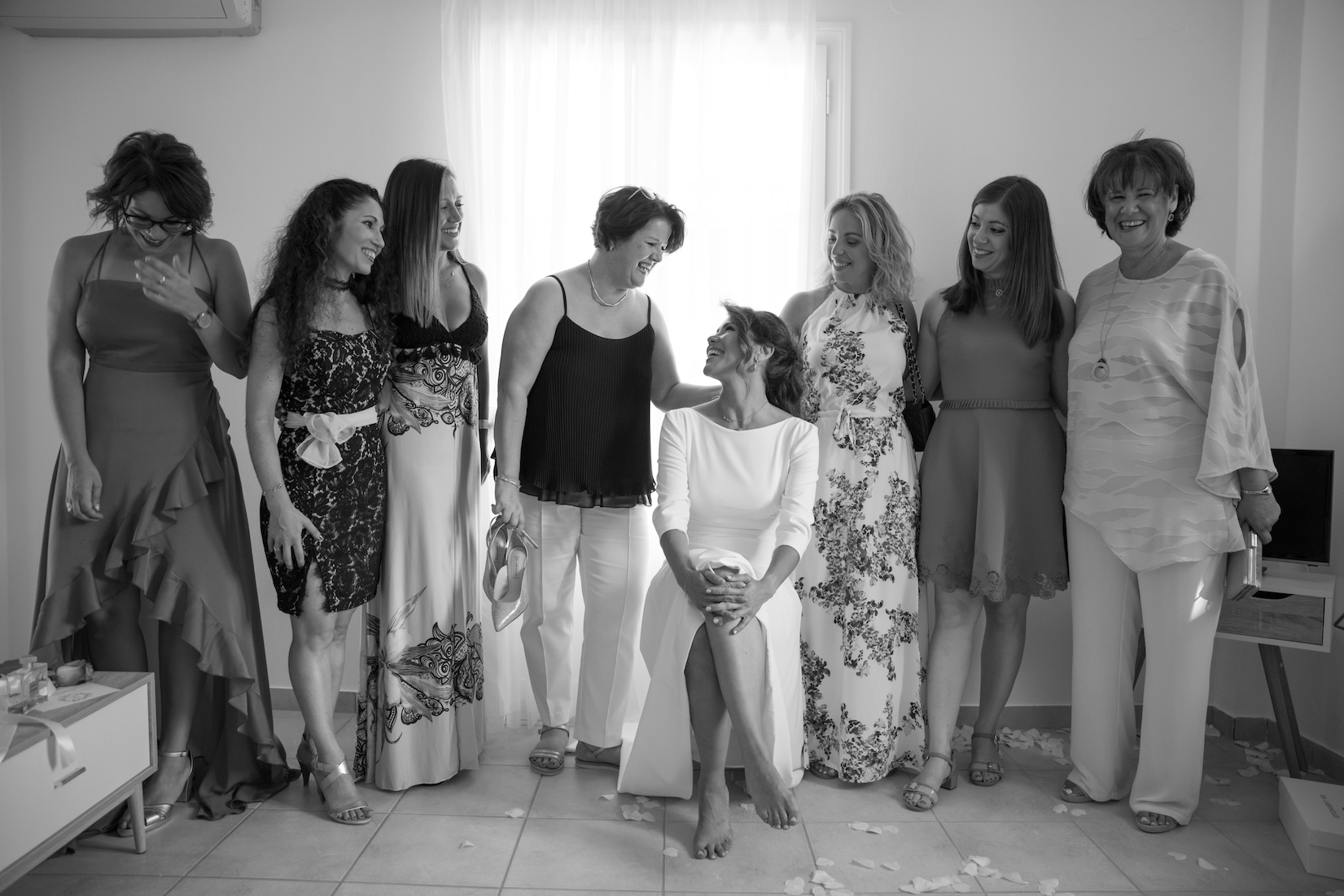 A bride surrounded by her loved ones in Nafplio.